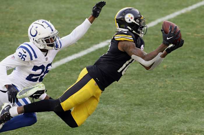 Pittsburgh Steelers wide receiver Diontae Johnson catches a touchdown pass in Sunday's 28-24 comeback win over the Indianapolis Colts at Heinz Field.